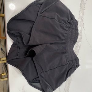 Lululemon hotty hot shorts 2.5 inch, low rise